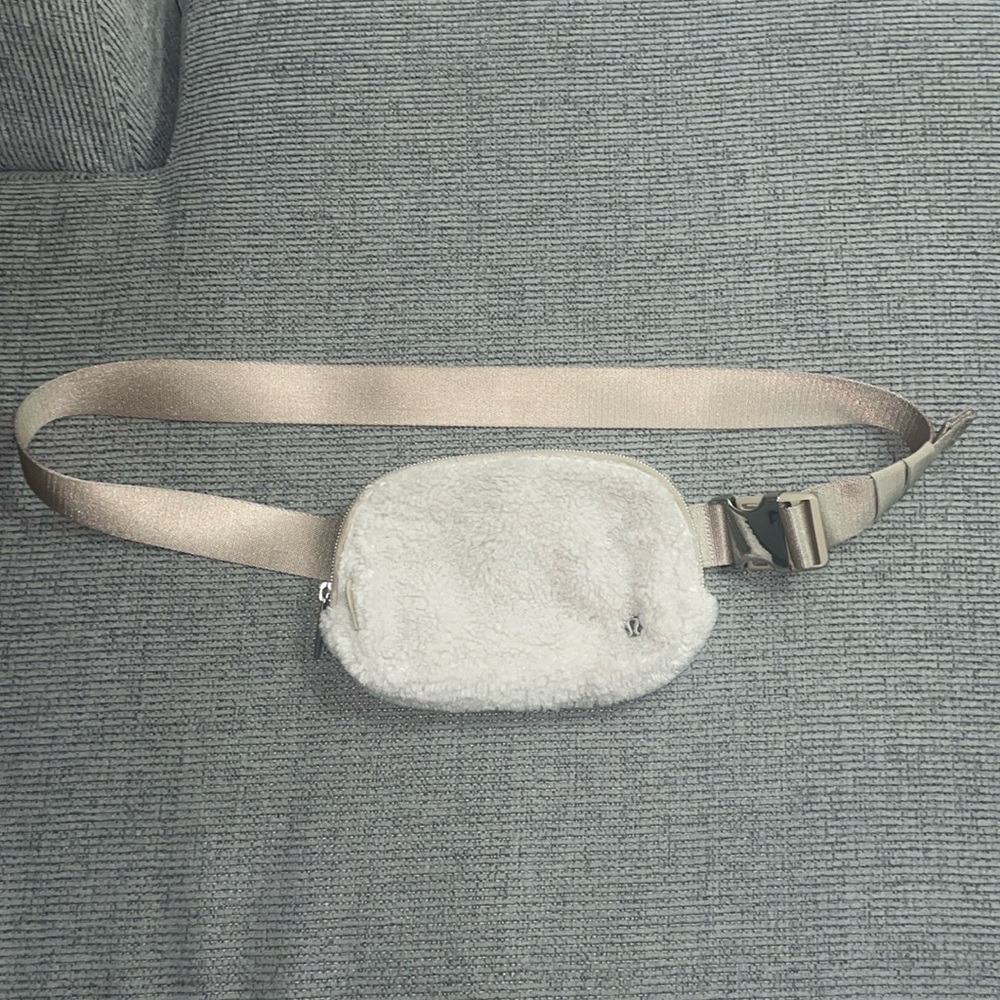 lululemon fanny pack cream
